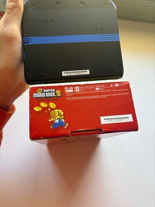 Nintendo 2DS con Caja Super Mario Bros 2.