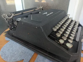 Máquina de escrever Adler Favorit 2