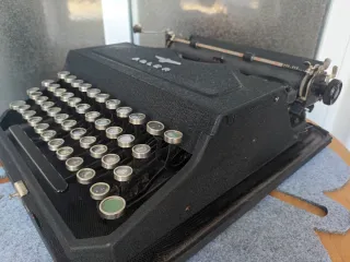 Máquina de escrever Adler Favorit 2