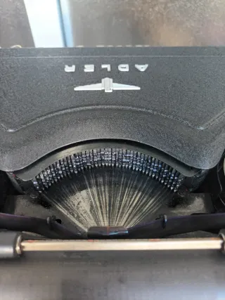 Máquina de escrever Adler Favorit 2