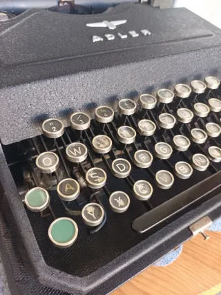 Máquina de escrever Adler Favorit 2