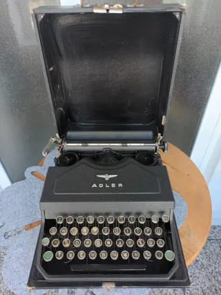 Máquina de escrever Adler Favorit 2