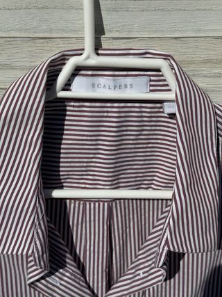 Camisa Scalpers Rayas Burdeos y Blancas