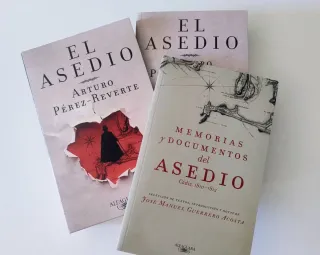El asedio de Arturo Pérez-Reverte