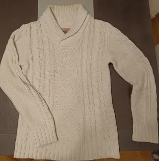 Jersey de punto grueso color blanco. Marca Jules.