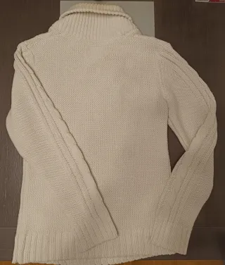 Jersey de punto grueso color blanco. Marca Jules.