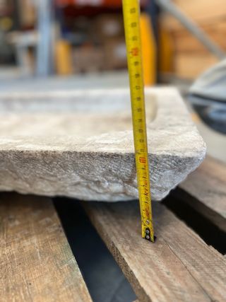 Pila Antigua de Piedra Maciza