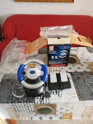 Volante MaxTT PS2 con pedales y caja