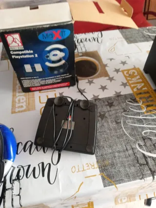 Volante MaxTT PS2 con pedales y caja