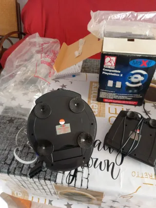 Volante MaxTT PS2 con pedales y caja