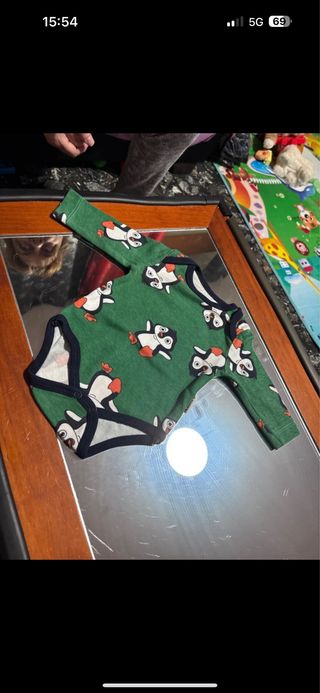 Body bebé pingüino verde