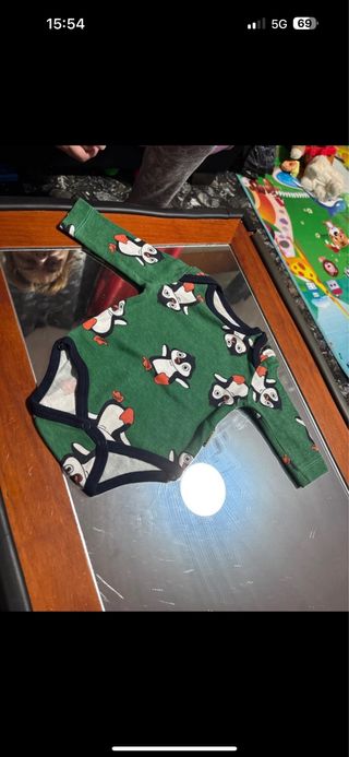 Body bebé pingüino verde