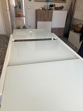 Tavolo in vetro bianco