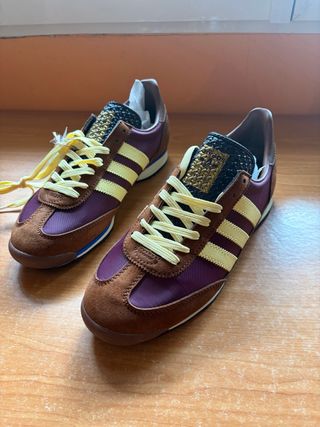 Adidas Mujer Marrón y Morado