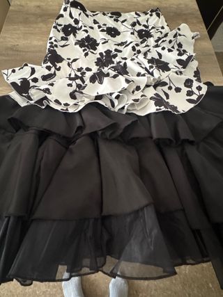 Falda flamenca volantes blanco y negro