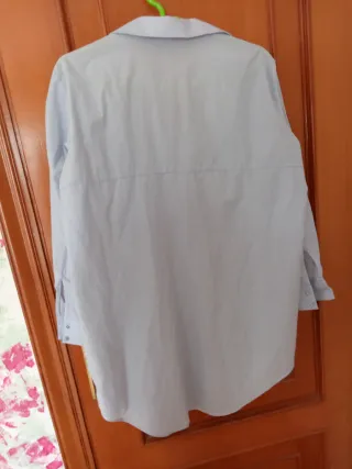 Blusa Zara azul oversize.