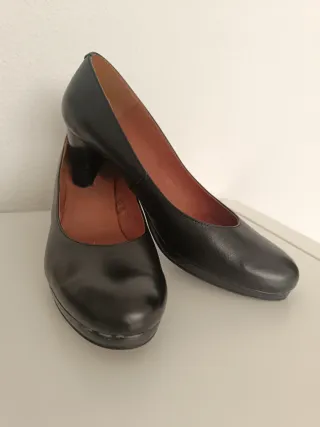 Zapatos de salón negros tacón