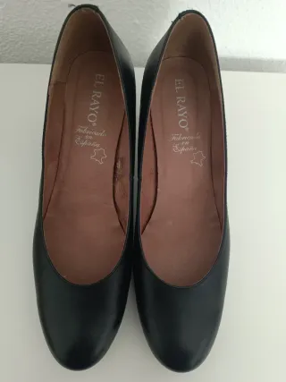 Zapatos de salón negros tacón