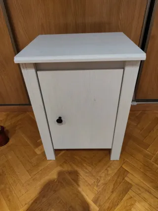 Mesitas de noche de madera blancas