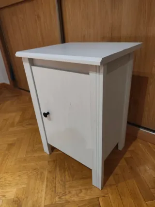 Mesitas de noche de madera blancas