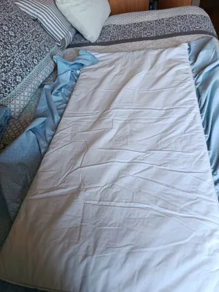 Edredón cuna chichonera azul lunares