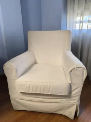 Sillón tapizado tela blanco.