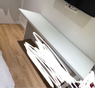 Mesa de escritorio blanca de madera