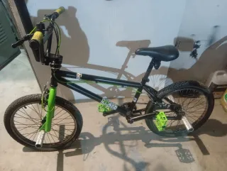 Bici BMX Negra y Verde