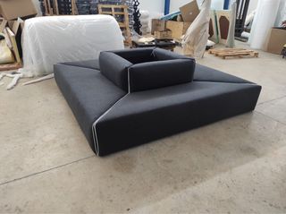 Banco rectangular gris tela