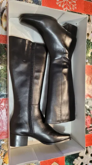 Botas altas de piel negras