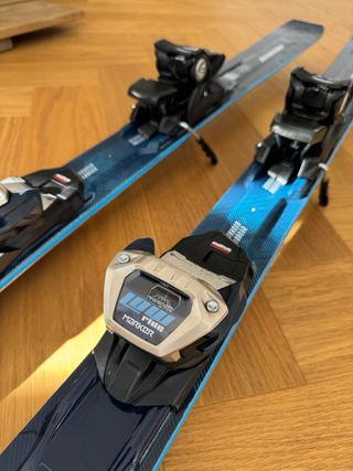 Esquís Völkl Peregrine 82 año 2026 + fijaciones