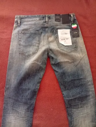 Pantalones vaqueros JACK & JONES desgastados