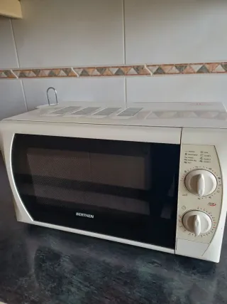 Horno Microondas Berthen Blanco con gril
