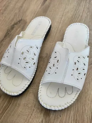 Sandalias de piel blancas Talla 38