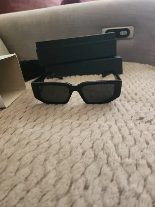 Gafas de sol Prada negras y grises