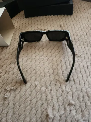 Gafas de sol Prada negras y grises