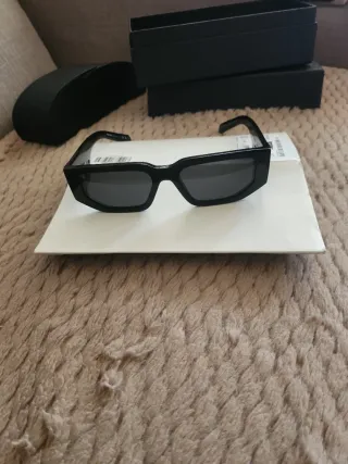 Gafas de sol Prada negras y grises