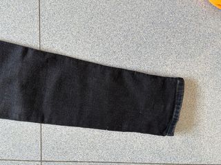 Pantalón vaquero negro Mango Talla 42