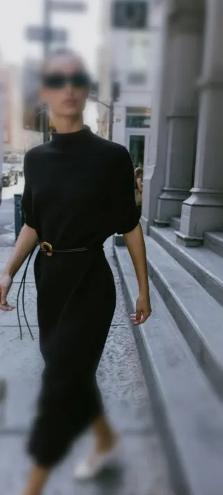 Vestido de punto negro con cinturón
