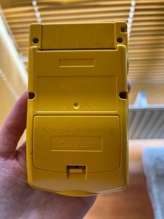Game Boy Color Amarilla + Pokémon Rojo