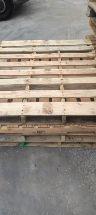 Palets de madera.