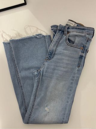 Pantalón vaquero flare tiro alto