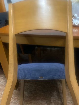 Mesa de comedor madera y 6 sillas tapizadas