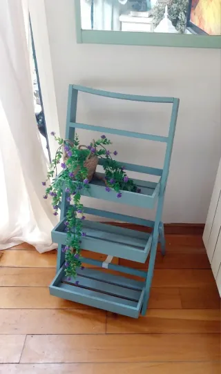 Estantería jardinera de madera azul turquesa