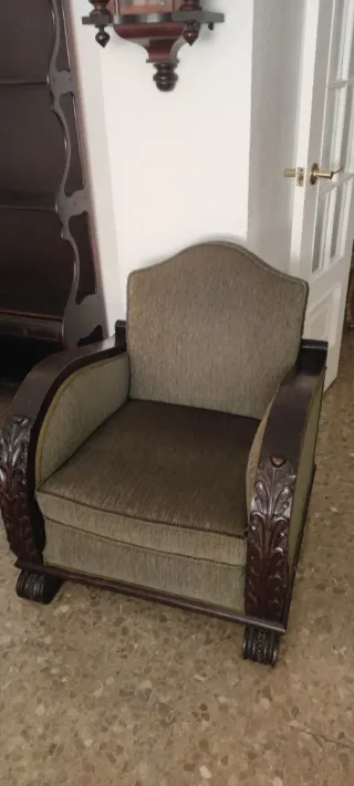 Tresillo antiguo de madera y tela