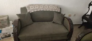 Tresillo antiguo de madera y tela