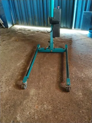 Grúa de personas enfermas con sus complementos