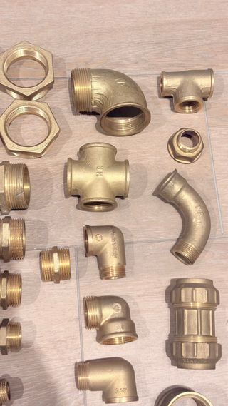 32 ligadores de Latão