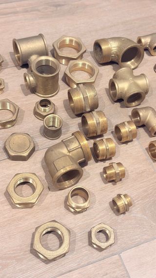 32 ligadores de Latão