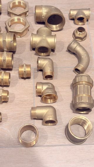 32 ligadores de Latão